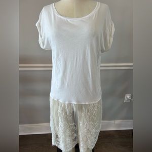 Beautiful white and lace women’s top by New York and Company. Size small.